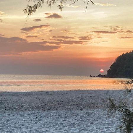 Hotel La Ong Lay Koh Phayam Esterno foto