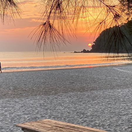 Hotel La Ong Lay Koh Phayam Esterno foto