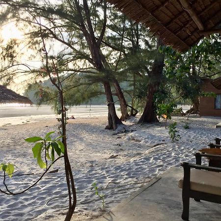 Hotel La Ong Lay Koh Phayam Esterno foto