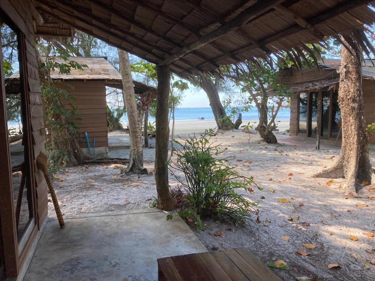 Hotel La Ong Lay Koh Phayam Esterno foto