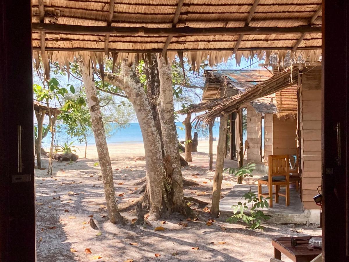 Hotel La Ong Lay Koh Phayam Esterno foto