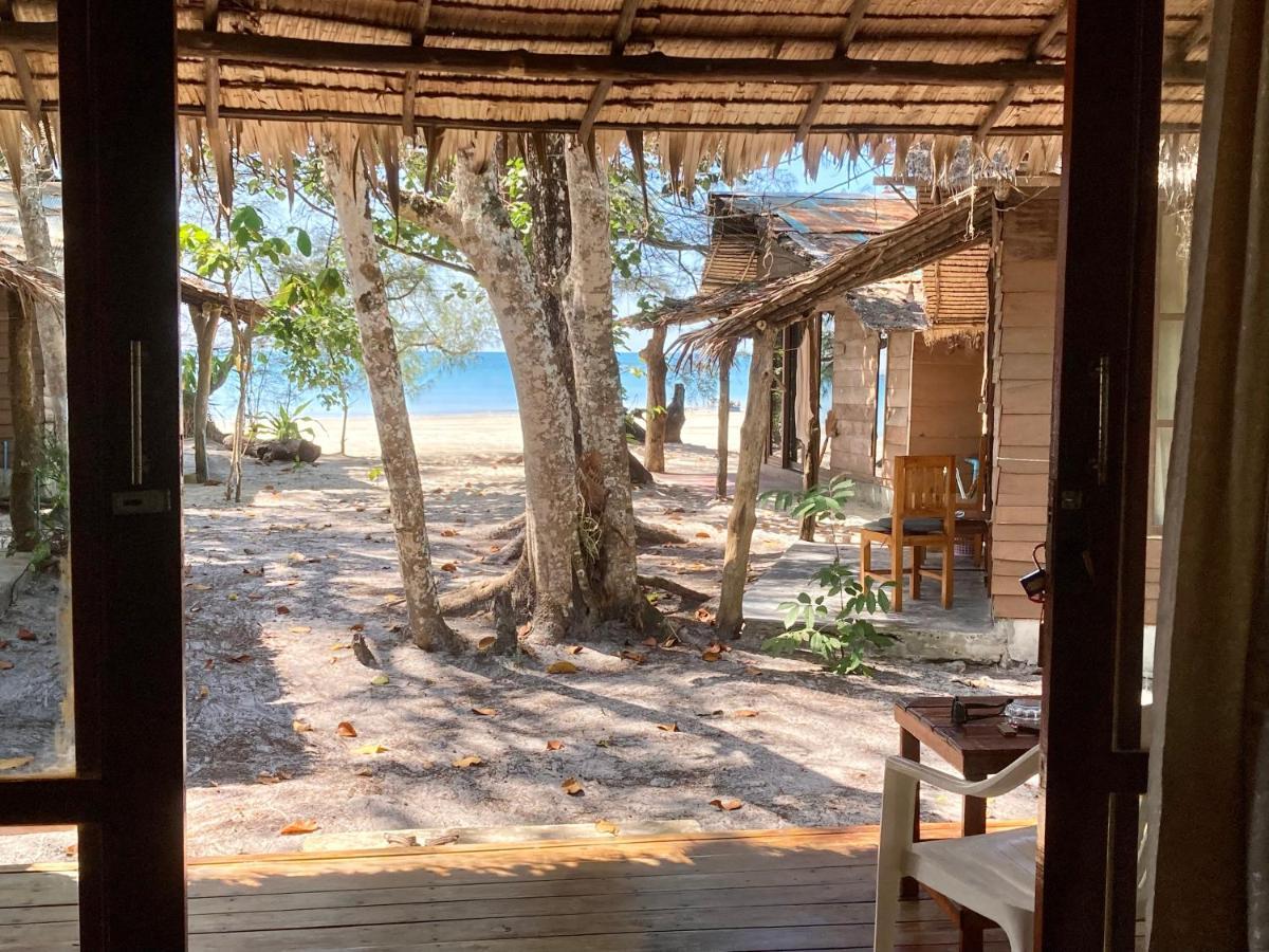 Hotel La Ong Lay Koh Phayam Esterno foto