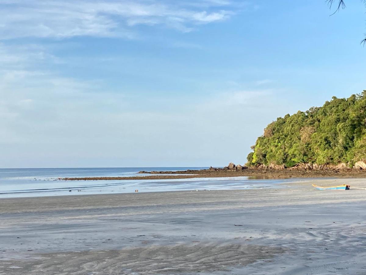 Hotel La Ong Lay Koh Phayam Esterno foto