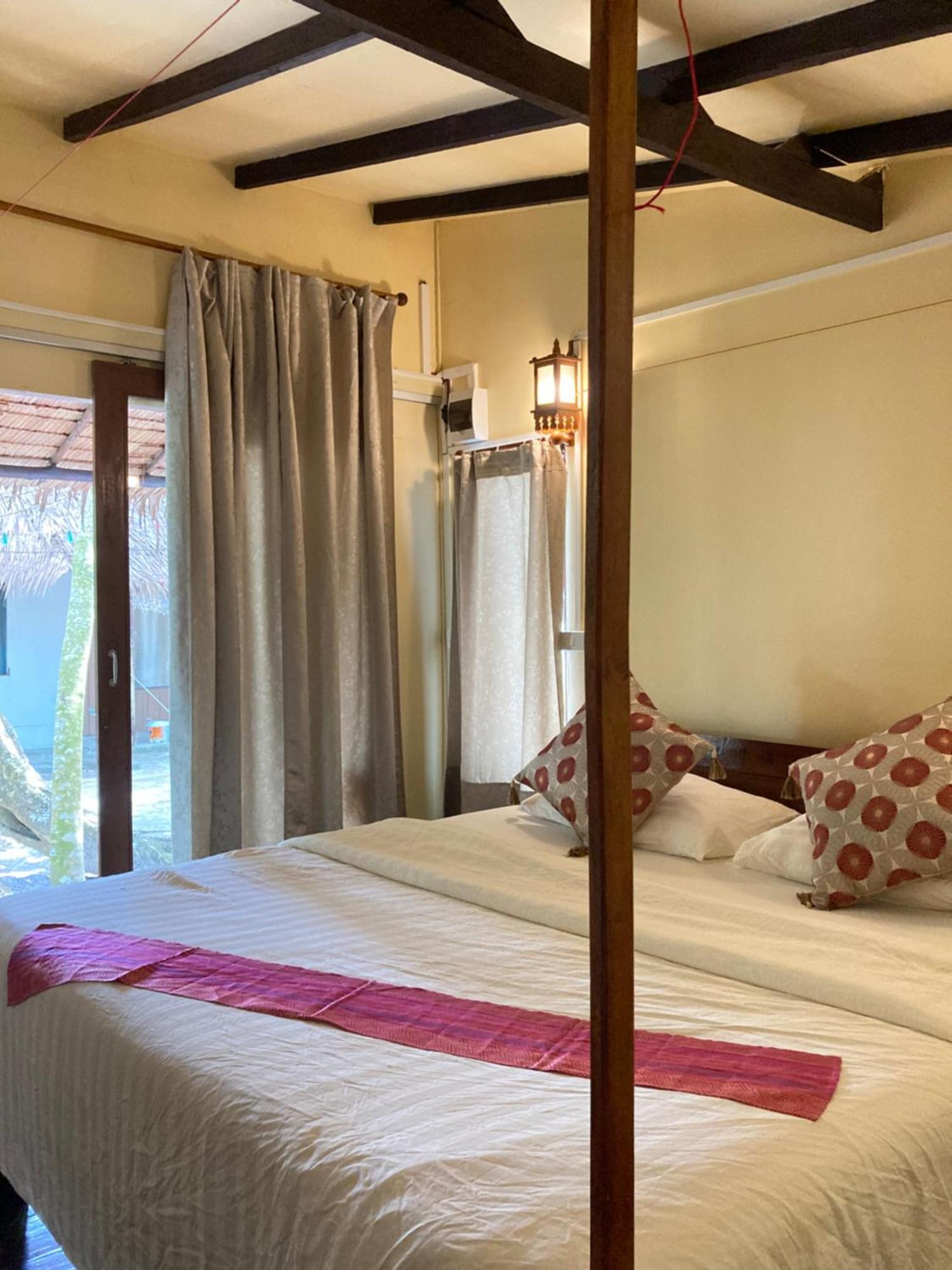 Hotel La Ong Lay Koh Phayam Esterno foto