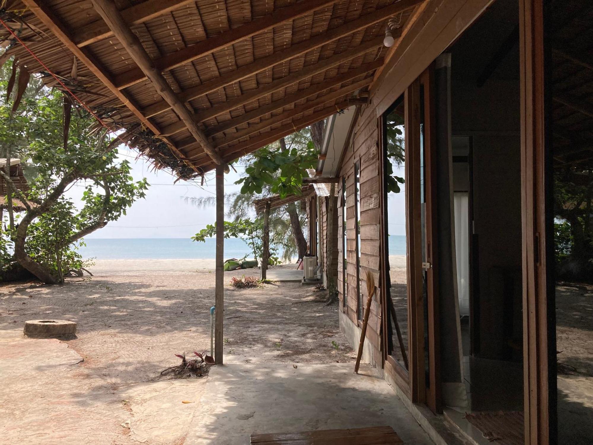 Hotel La Ong Lay Koh Phayam Esterno foto