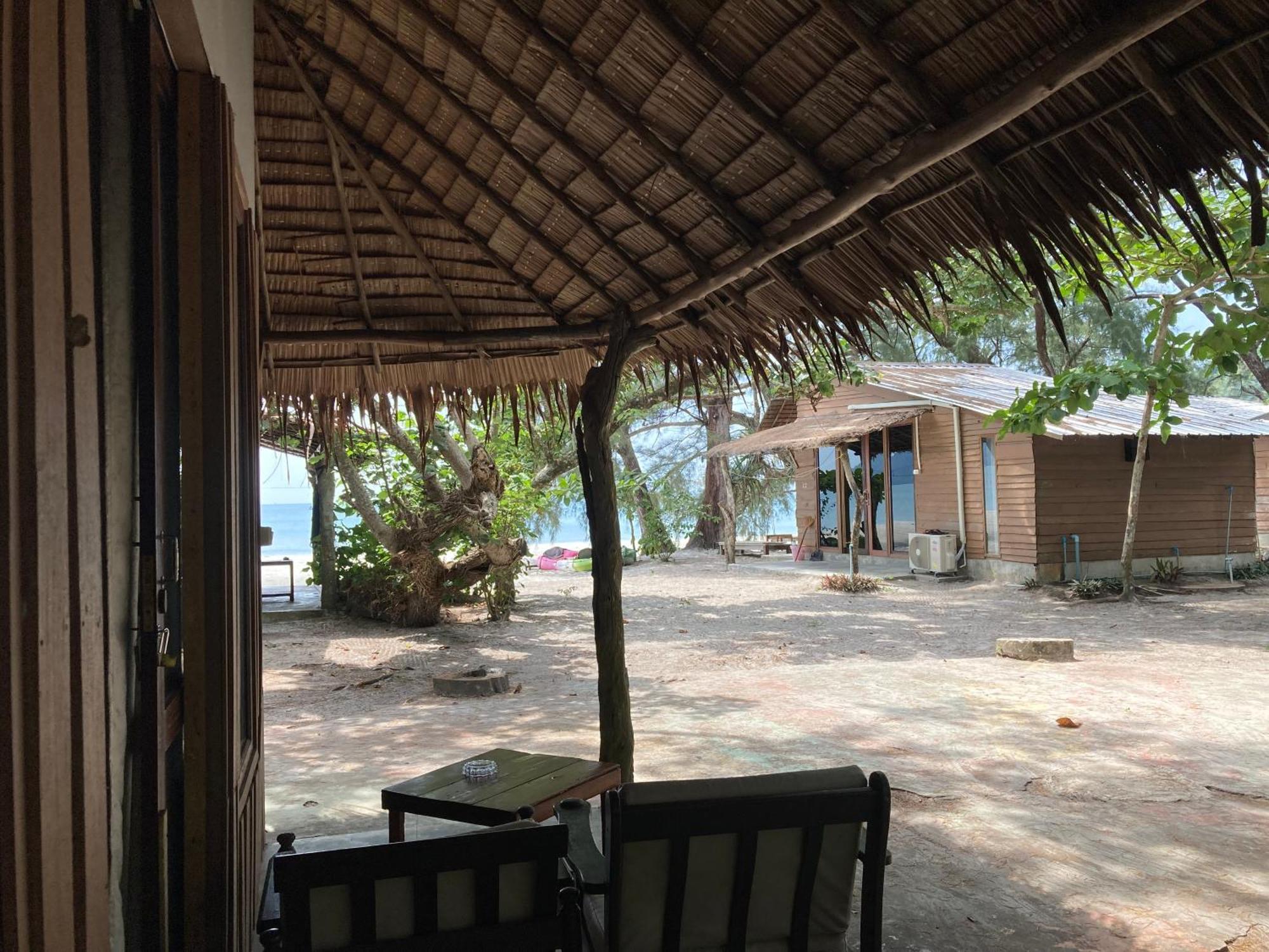 Hotel La Ong Lay Koh Phayam Esterno foto