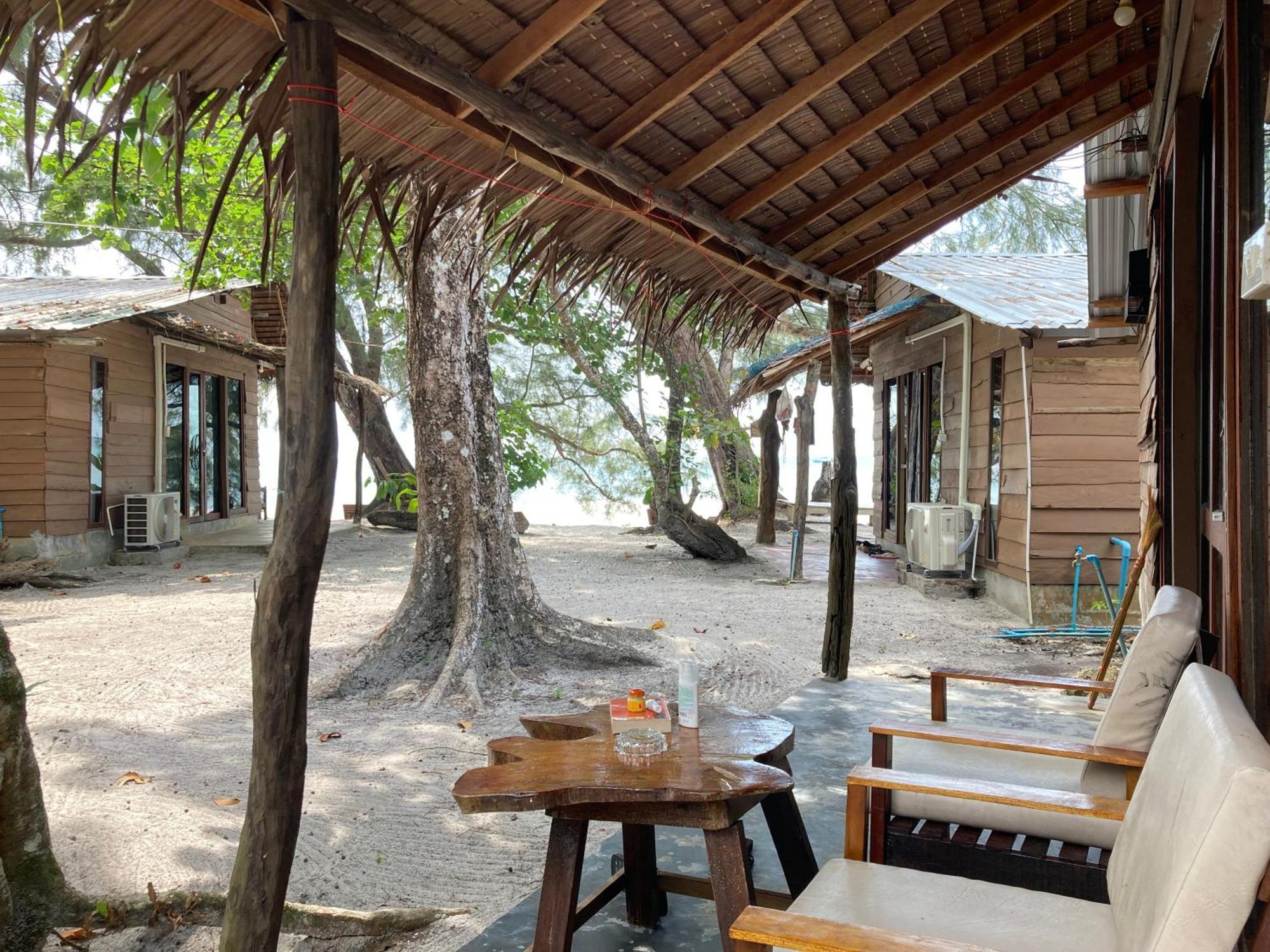 Hotel La Ong Lay Koh Phayam Esterno foto