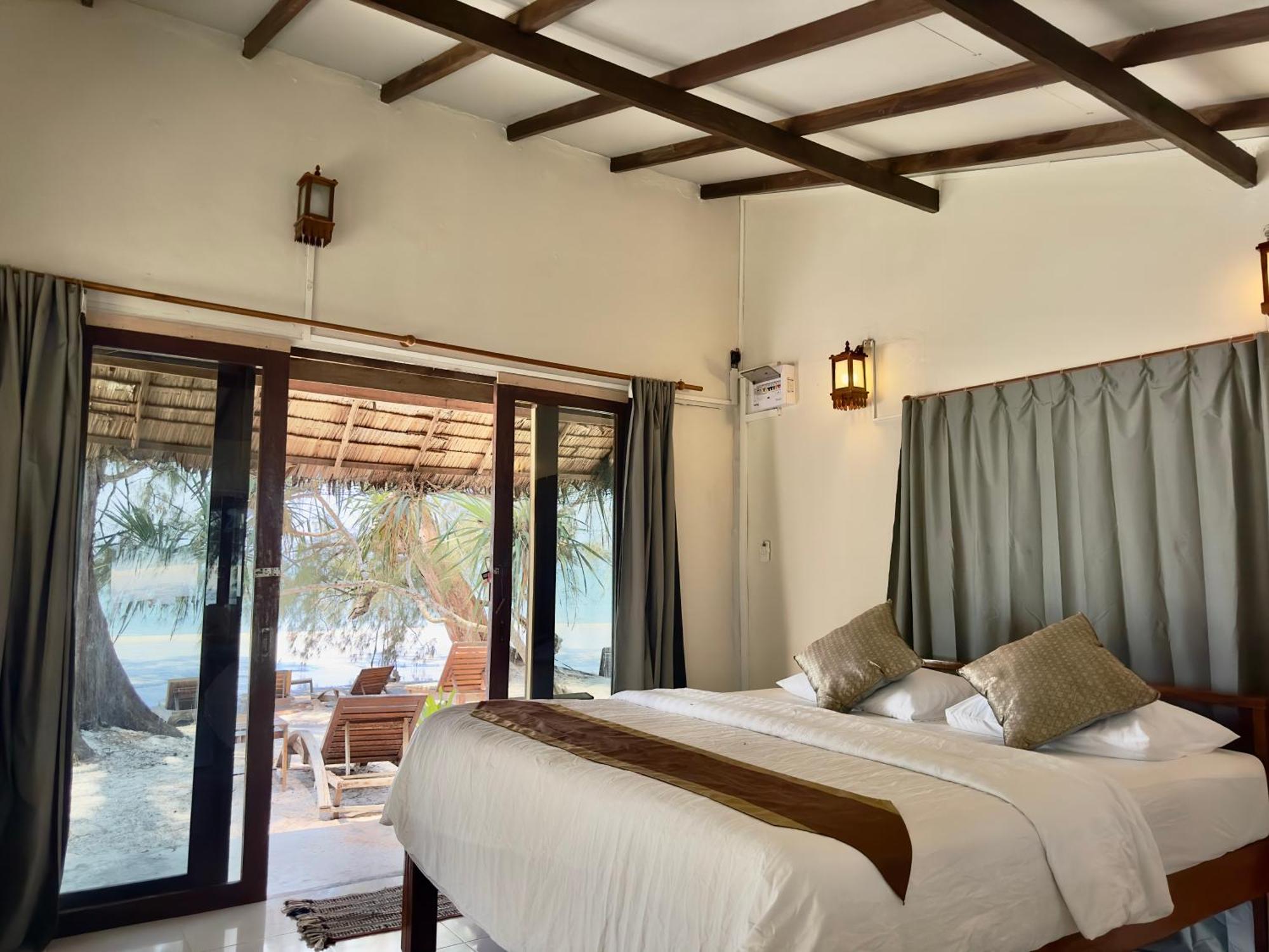 Hotel La Ong Lay Koh Phayam Esterno foto