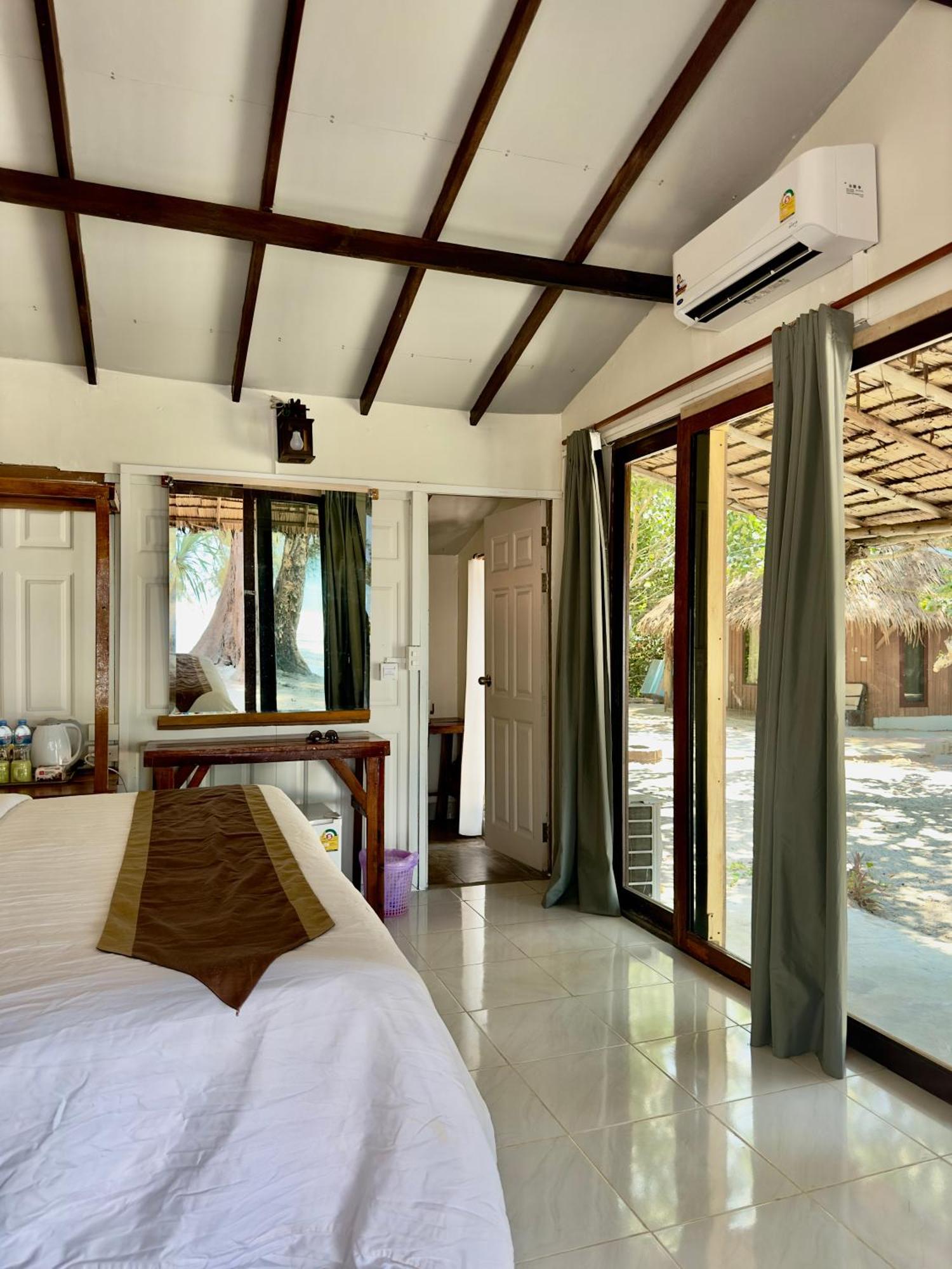 Hotel La Ong Lay Koh Phayam Esterno foto