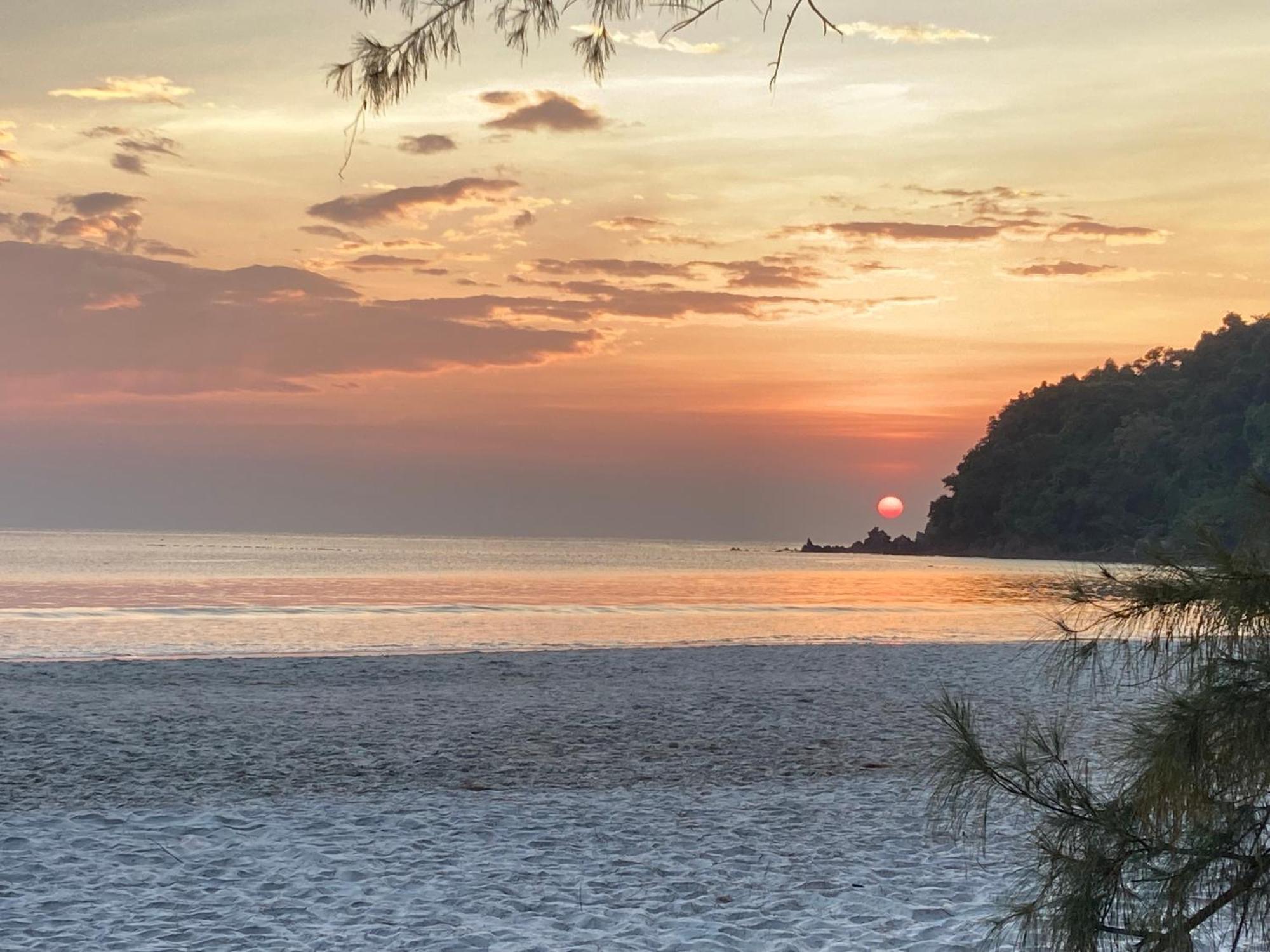 Hotel La Ong Lay Koh Phayam Esterno foto
