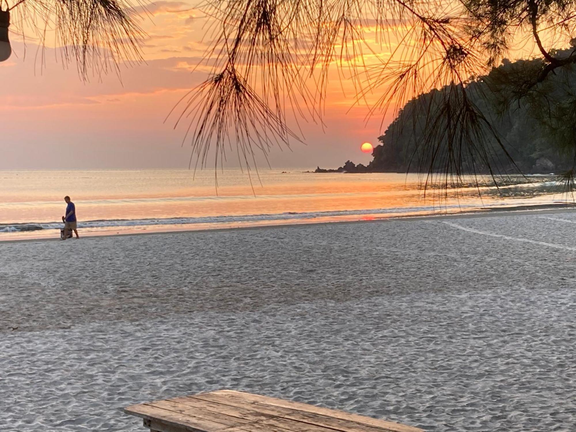 Hotel La Ong Lay Koh Phayam Esterno foto