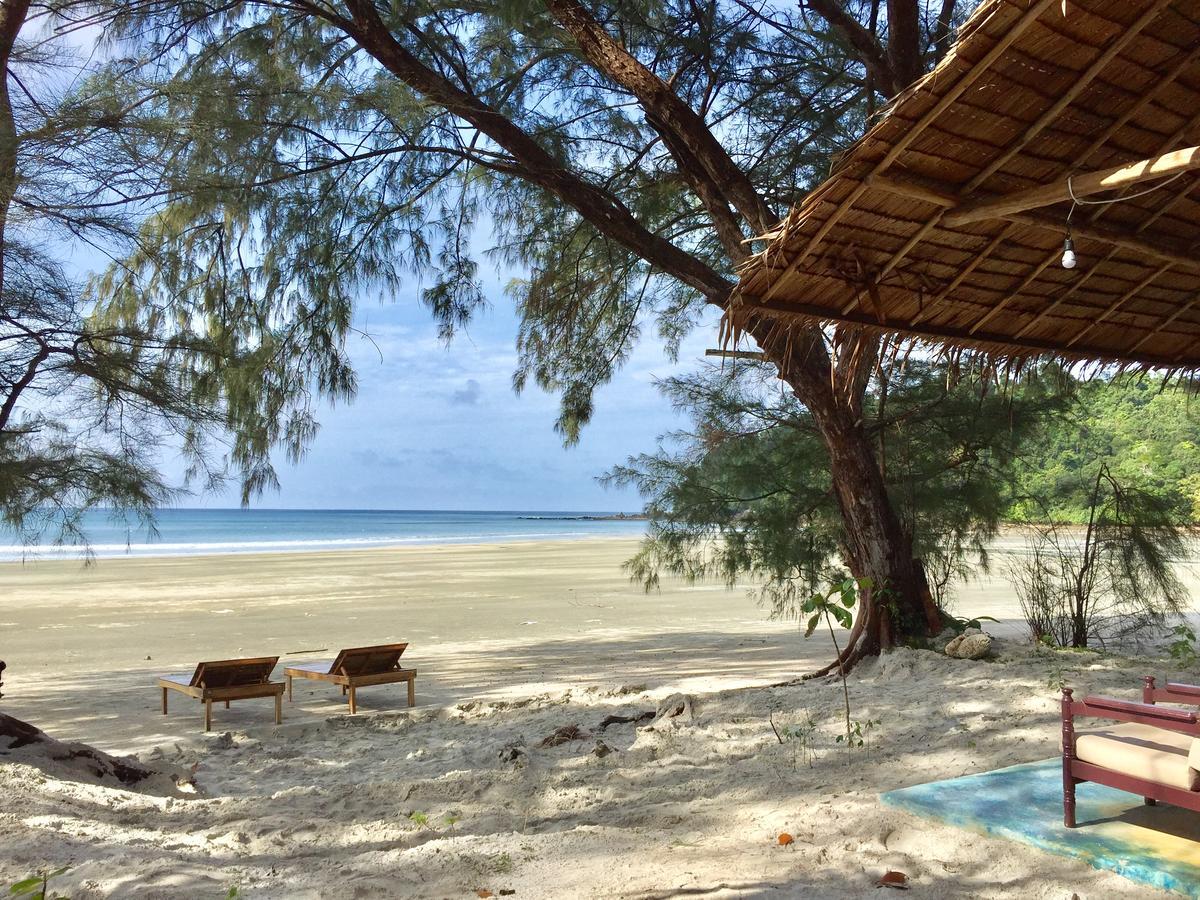 Hotel La Ong Lay Koh Phayam Esterno foto