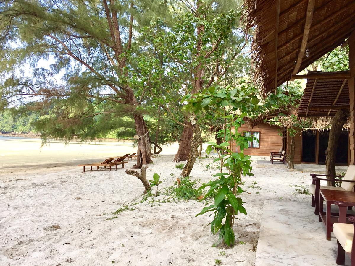 Hotel La Ong Lay Koh Phayam Esterno foto