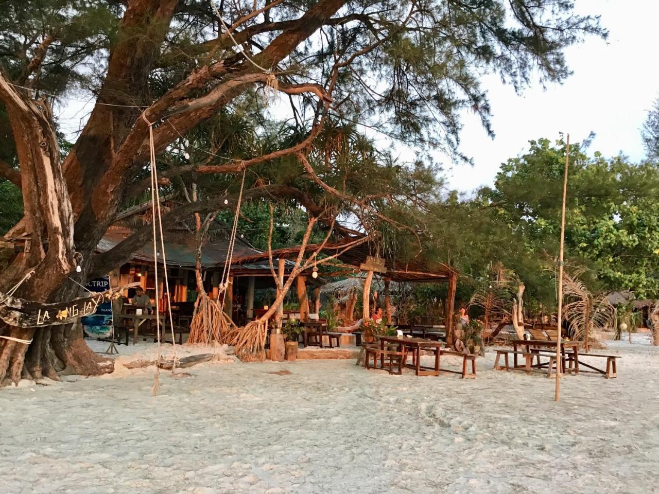 Hotel La Ong Lay Koh Phayam Esterno foto