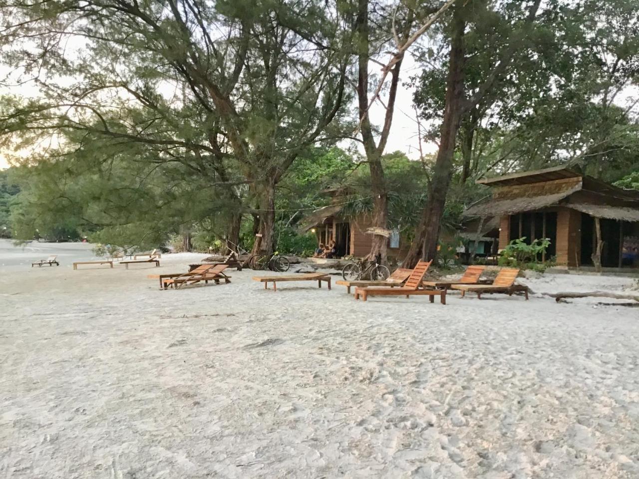 Hotel La Ong Lay Koh Phayam Esterno foto
