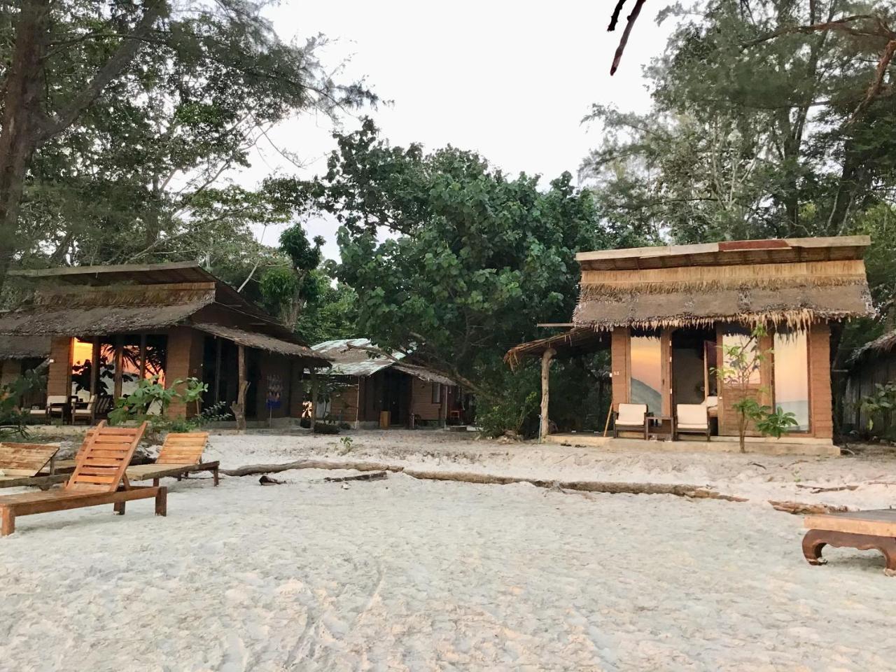 Hotel La Ong Lay Koh Phayam Esterno foto