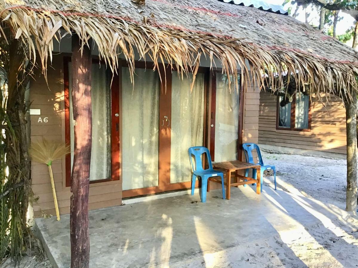 Hotel La Ong Lay Koh Phayam Esterno foto