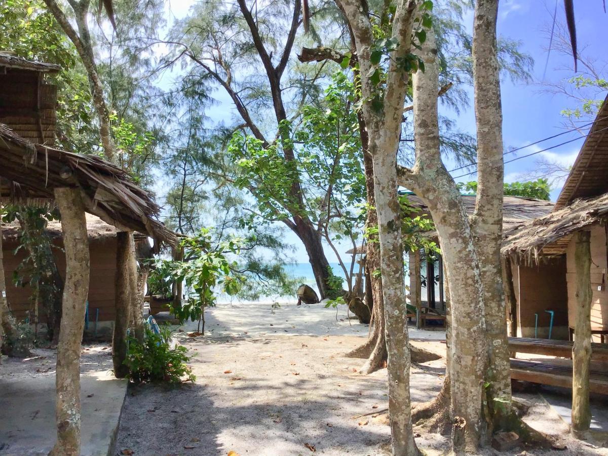 Hotel La Ong Lay Koh Phayam Esterno foto