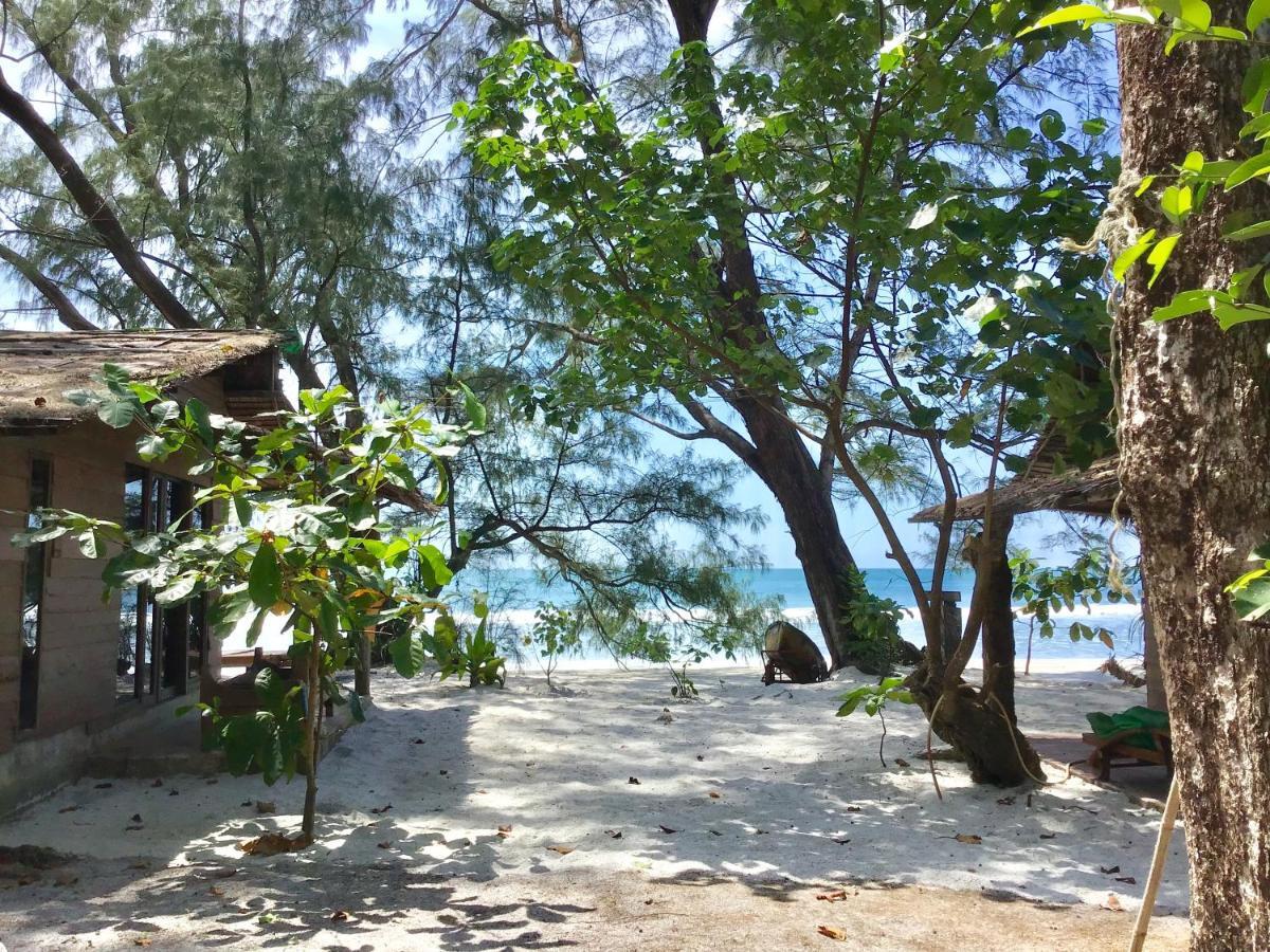 Hotel La Ong Lay Koh Phayam Esterno foto